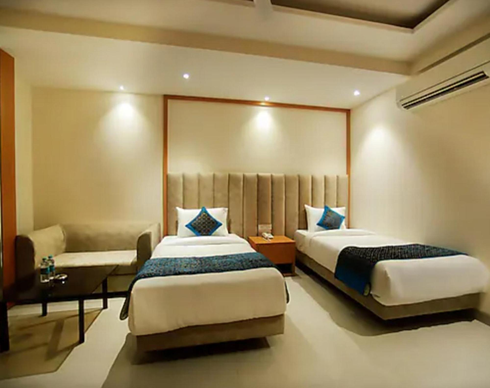 Stanley-near Delhi Airport 4*